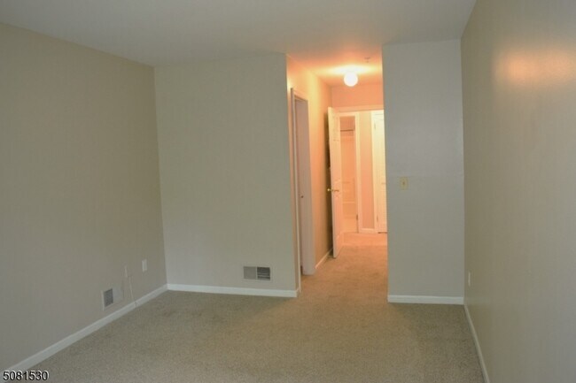 Building Photo - 177 Riveredge Dr