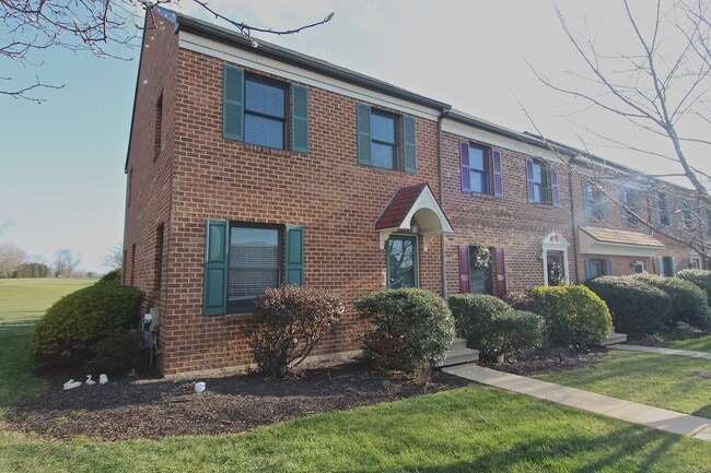 Building Photo - 214 Troon Ct