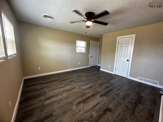 Building Photo - 1605 Avalon Pl