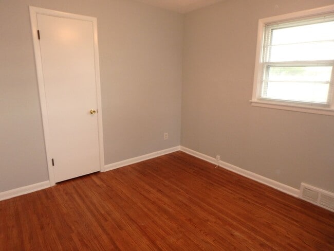 Building Photo - Adorable 3 Bedroom Home!