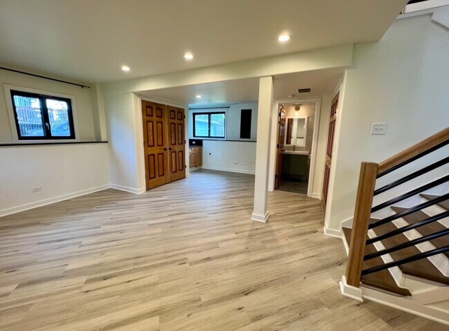 Building Photo - 2125 Burr Oak Ln