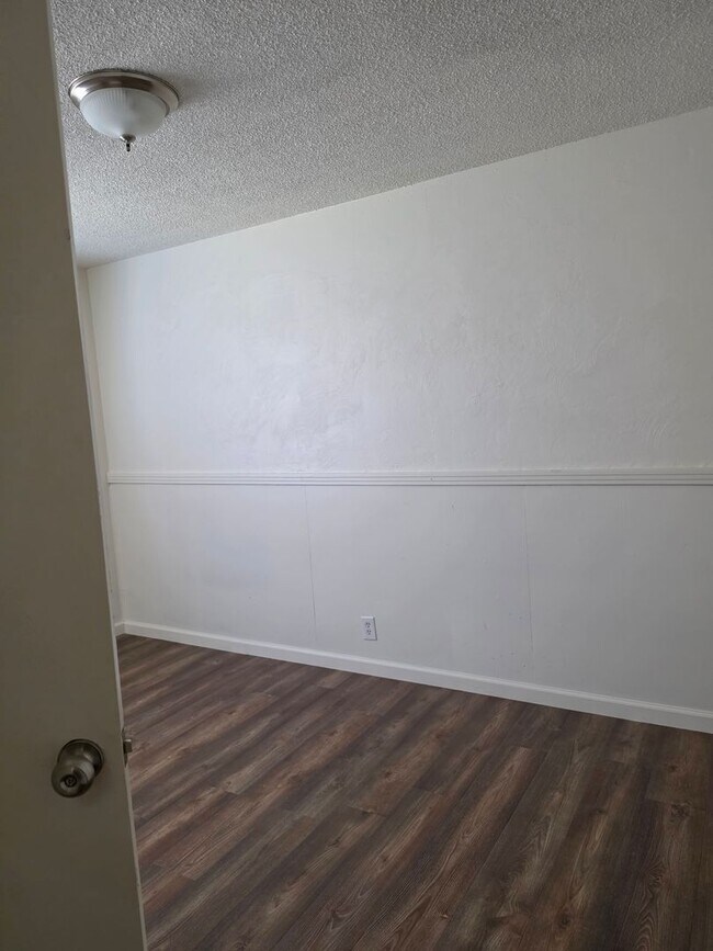 Building Photo - 41441 David Rd