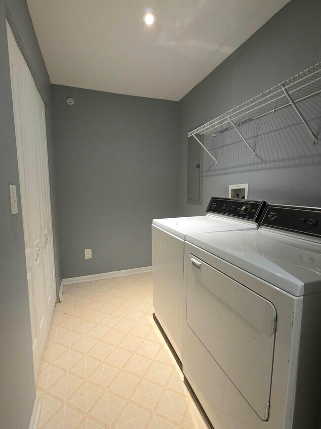 Building Photo - 6553 Dorothy's Creek