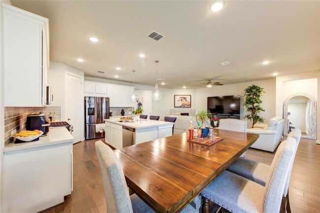 Building Photo - 9210 Lair Cove Dr