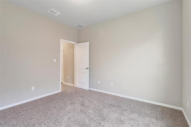 Building Photo - 205 Scenic Hills Cir