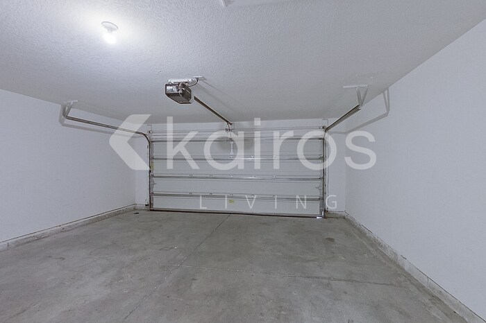 Building Photo - 10117 Elgin Blvd