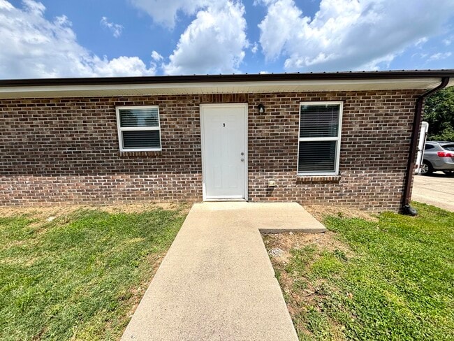 Primary Photo - 108 Scott Dr