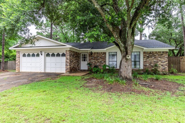 Primary Photo - Coming Soon – Home in Lake Forest! | 100 S...