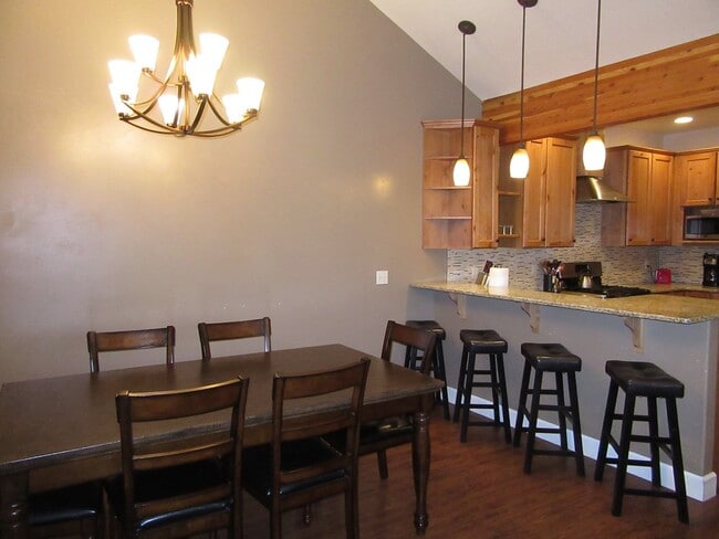Building Photo - 2 Bed 2 Bath Great Northern Condo