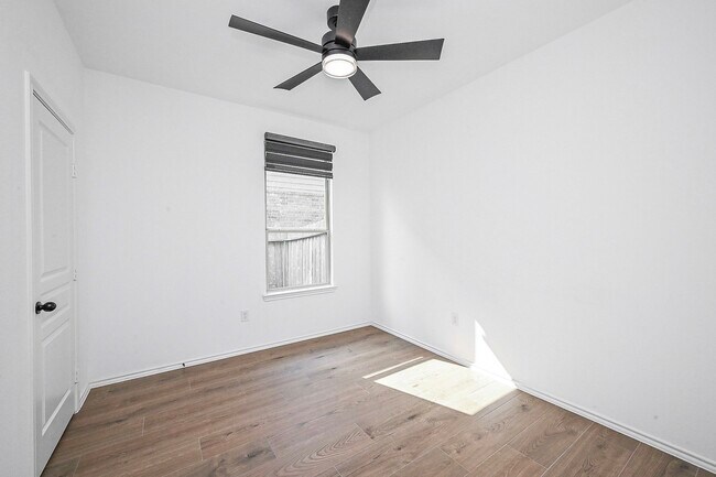 Building Photo - 5046 Royal Amber Ln