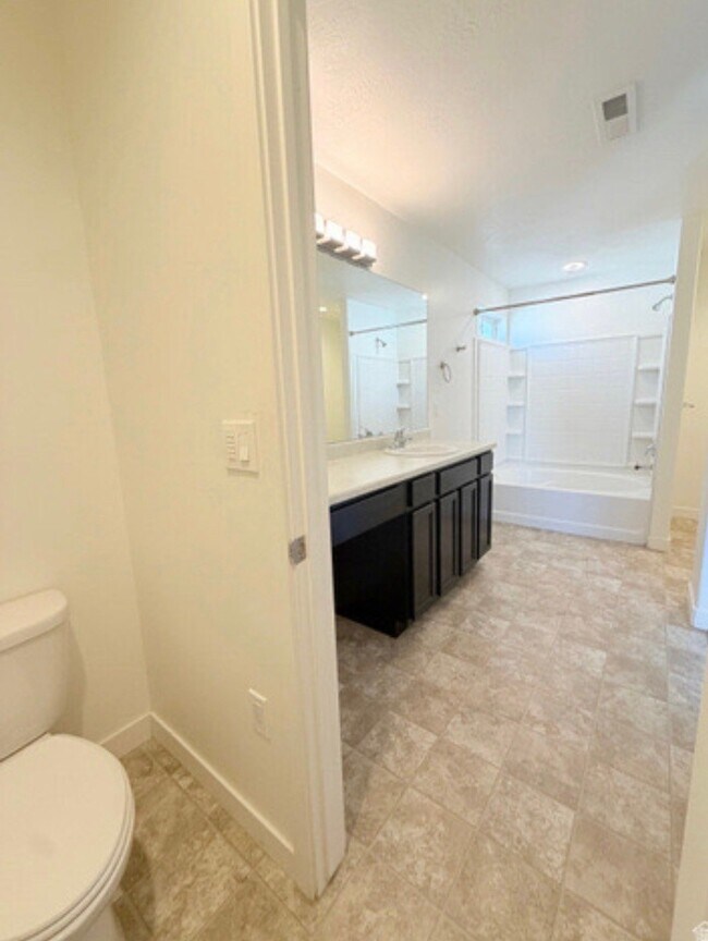 Building Photo - 2966 S Willow Creek Dr