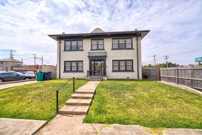 Primary Photo - 324 NW 24th St