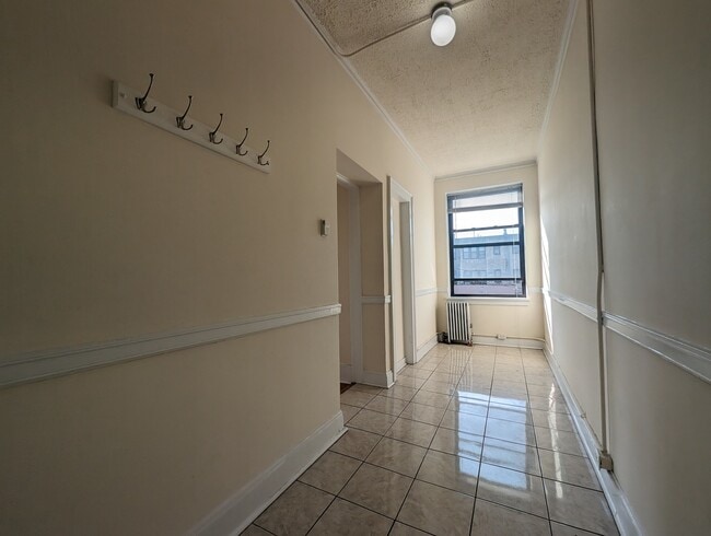 Building Photo - 2737 N Spaulding Ave