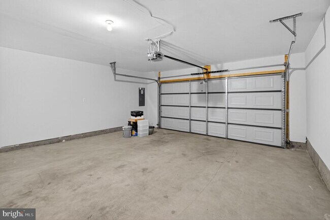 Building Photo - 562 Union St