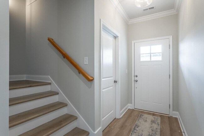 Building Photo - NEW 2 Bedroom Townhome in Cleveland!