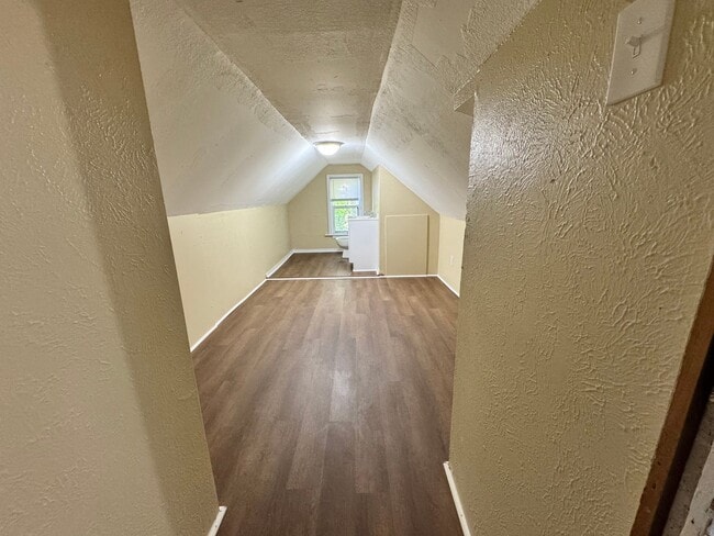 Building Photo - 4 Bedroom House