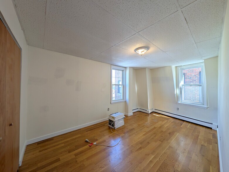 Building Photo - 37 Davis Sq