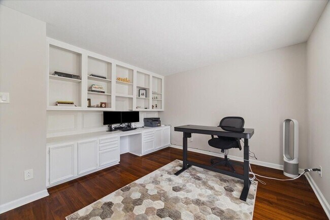 Building Photo - 30 Penny Green St