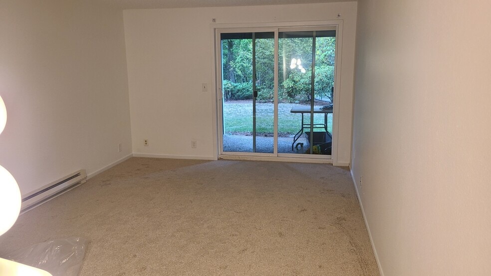 Living room - 47 Eagle Crest Dr