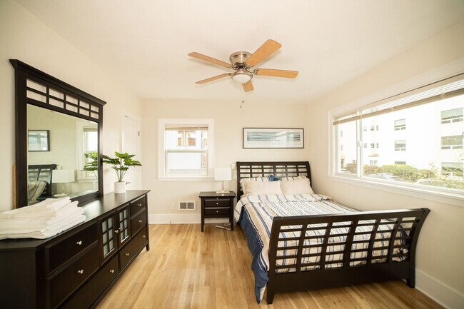 Building Photo - 2430 Alki Ave SW