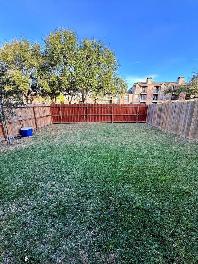 Building Photo - 9609 Habitat St