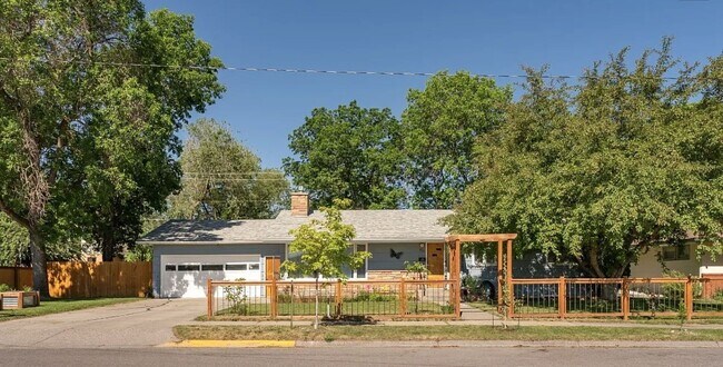 Building Photo - 303 N 10th Ave