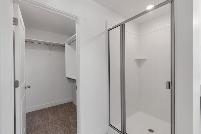 Building Photo - 2 Wks FREE | Modern 3-Bedroom, 2.5-Bathroom Townhome Near Highway 6 and I-15 - END UNIT