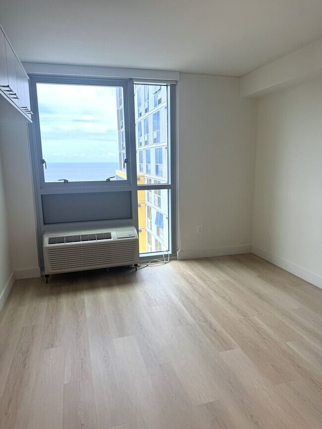 Building Photo - Ke Kilohana - Renovated High Floor 3 Bedroom 2 Bath 2 Parking in Ward Village