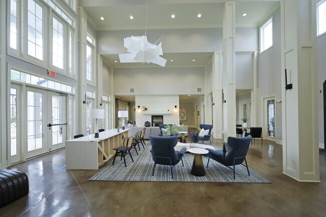 Building Photo - 2200 Piney Plains Rd