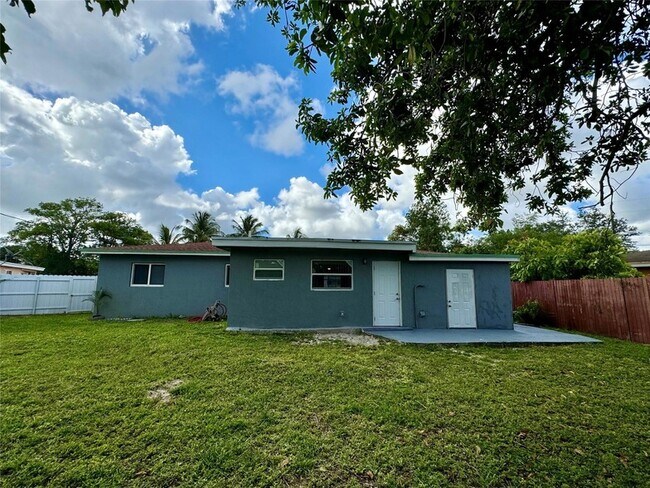 Building Photo - 6471 SW 27th Street