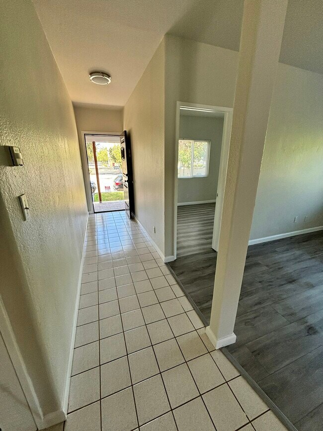 Building Photo - 13423 Olive Dr