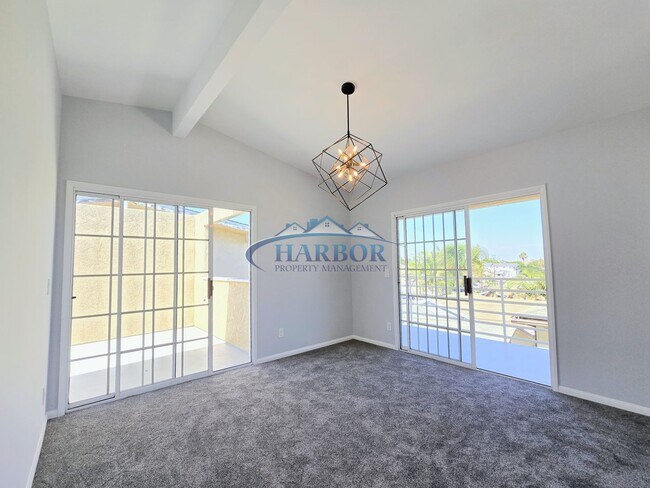 Building Photo - Beautifully Updated 3-Bed, 2-Bath Townhome