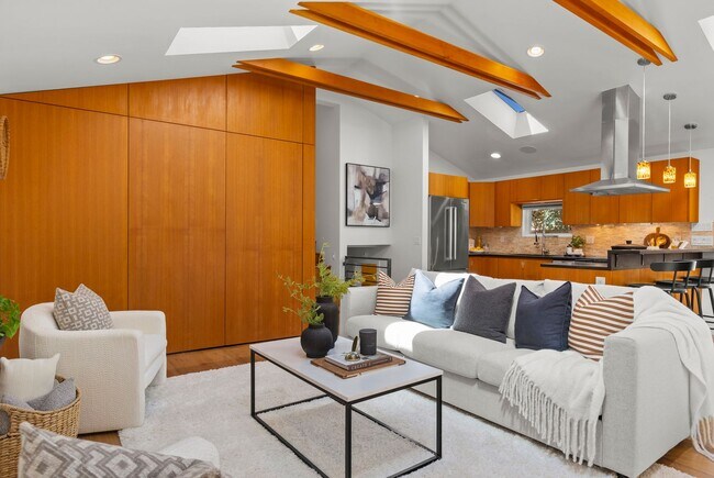 Building Photo - Modern Retreat in the Heart of Capitol Hil...