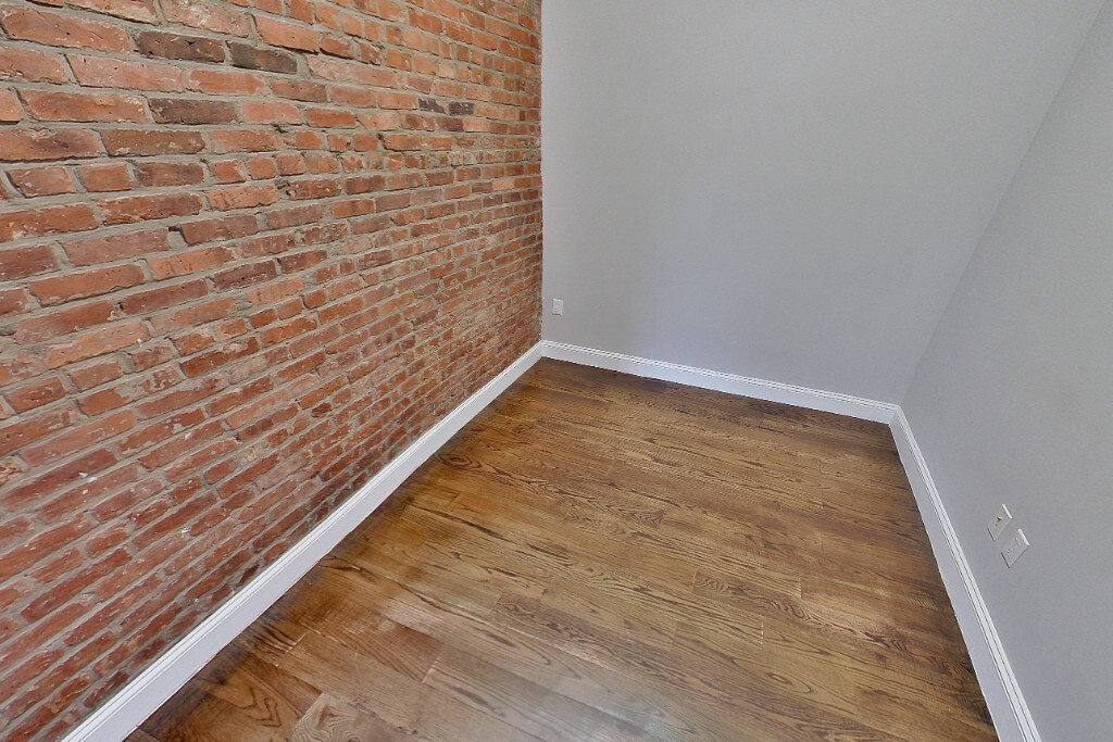 Building Photo - 72 W 108th St