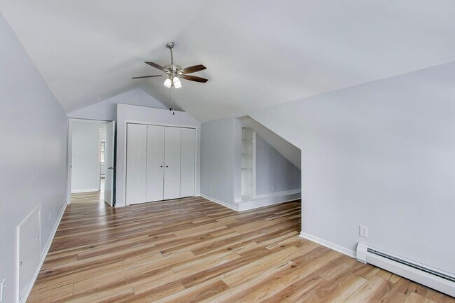 Building Photo - 1638 Oakwood Ave