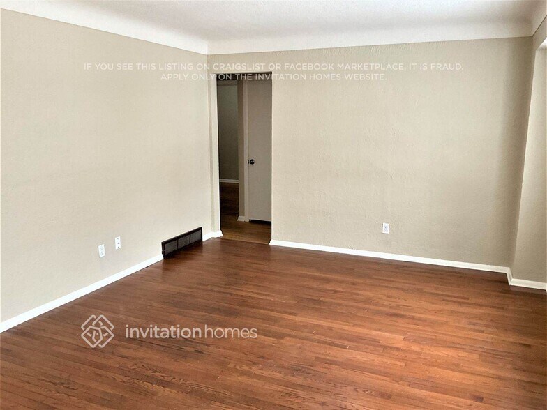 Building Photo - 875 Iroquois Ave