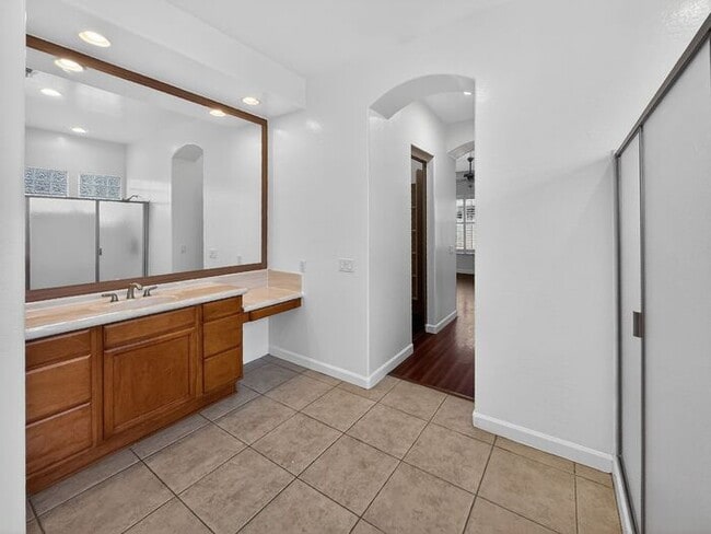 Building Photo - Spacious 3 car garage home at Paseo Trail!