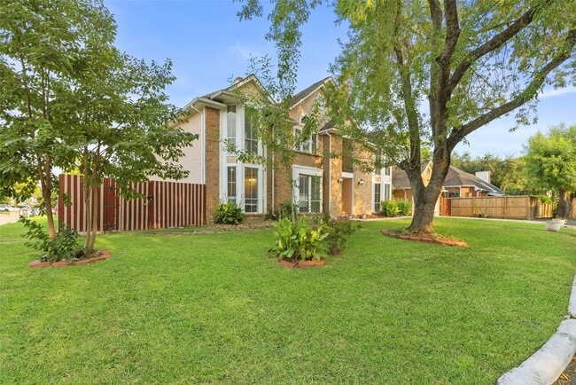 Building Photo - 13051 Meadowline Dr