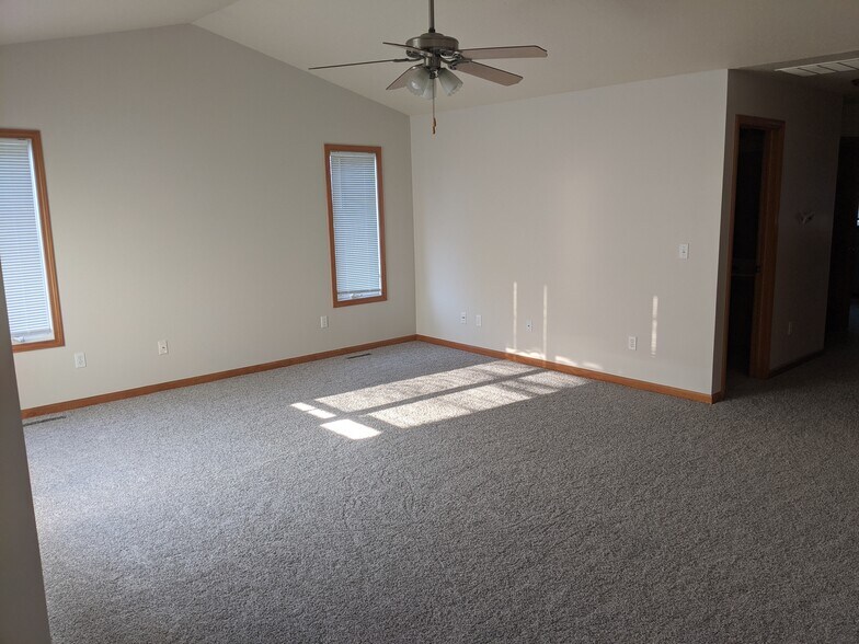 Building Photo - 1180 Cornell Dr