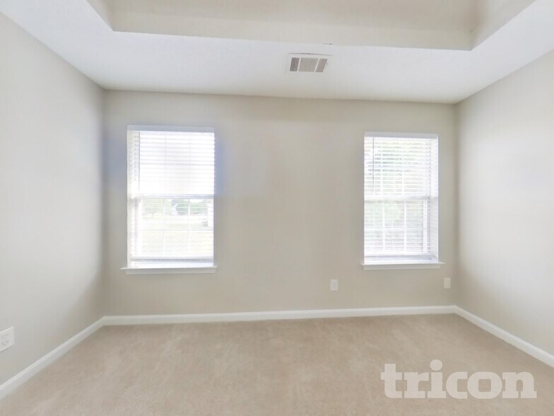 Building Photo - 232 Ermines Way