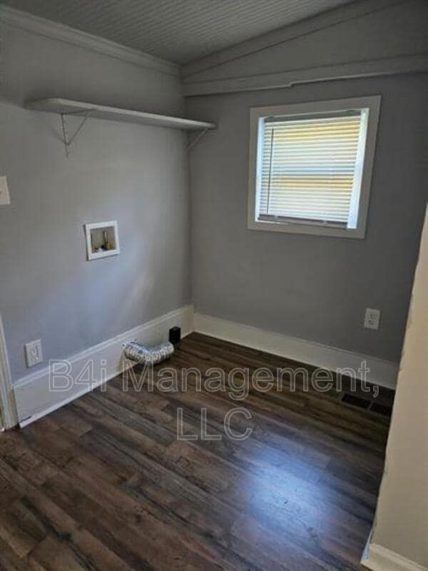 Building Photo - 117 Oak Dr