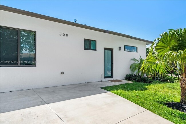 Building Photo - 808 NW 5th Terrace