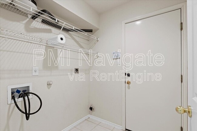 Building Photo - 827 Visor Dr