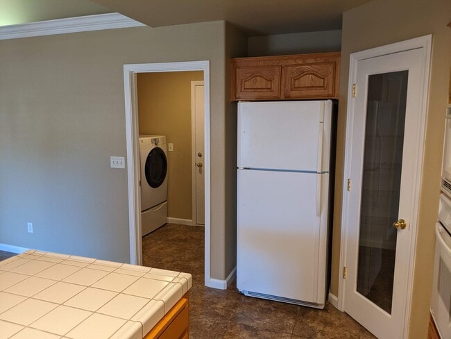 Building Photo - Wonderful home close to Clovis North and Copper River offering a large backyard, updated fixtures...