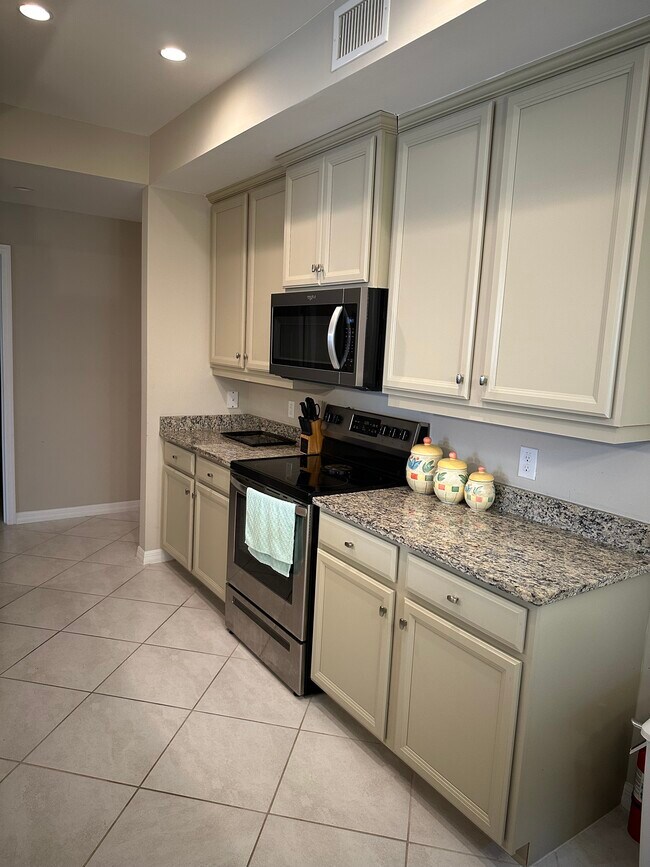 Building Photo - 26205 Palace Ln