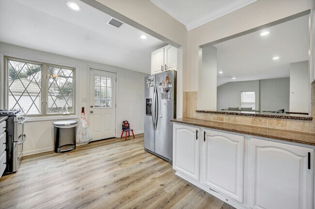 Building Photo - 167 Rockwood Pl