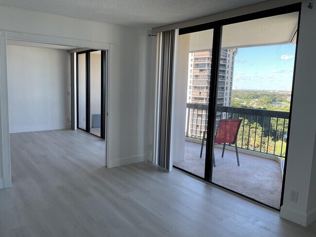 Building Photo - 2425 Presidential Way