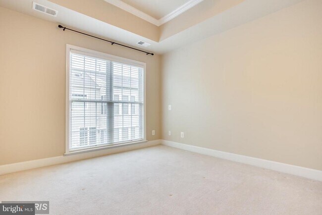 Building Photo - 2159 Oberlin Dr