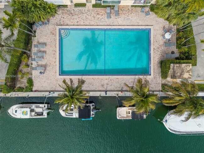 Building Photo - 2350 NE 135th St