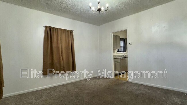 Building Photo - 910 E Mesa Ave